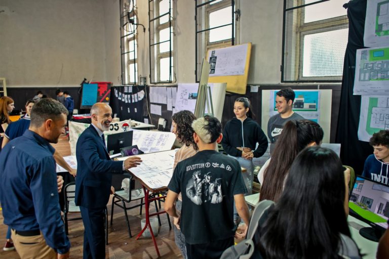 Daniel López recorrió el Colegio EPET N°2 en la semana de la Educación Técnica y remarcó el trabajo realizado, “es una institución modelo por lo cual valoramos y reconocemos a docentes y estudiantes”