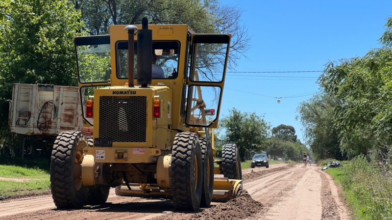 Tras las intensas lluvias, la municipalidad realiza tareas de mantenimiento en calles de tierra y desagües