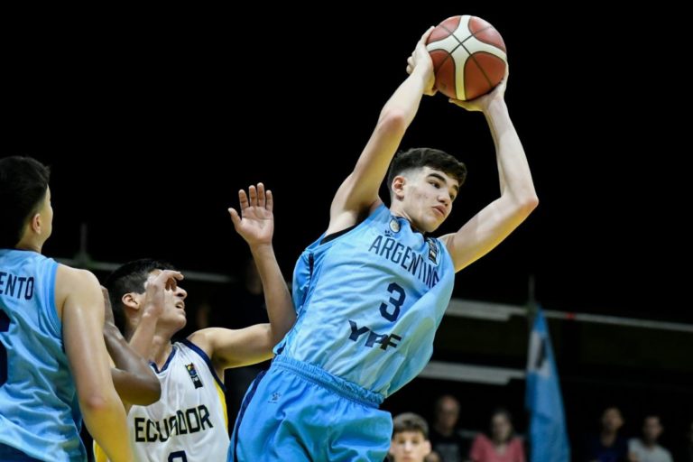 El piquense Cabodevilla volvió a ser el goleador de la Selección Argentina U15, que clasificó a la semifinal del Sudamericano