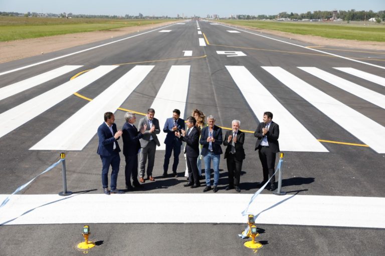 En la reinauguración de la pista del Aeropuerto de Santa Rosa, Ziliotto criticó fuertemente a Cambiemos: “esta obra se anunció muchísimas veces”