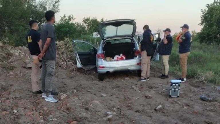 Santa Fe: delincuentes coparon la Subcomisaría de Arroyo Leyes, desarmaron a dos policías y se robaron el patrullero