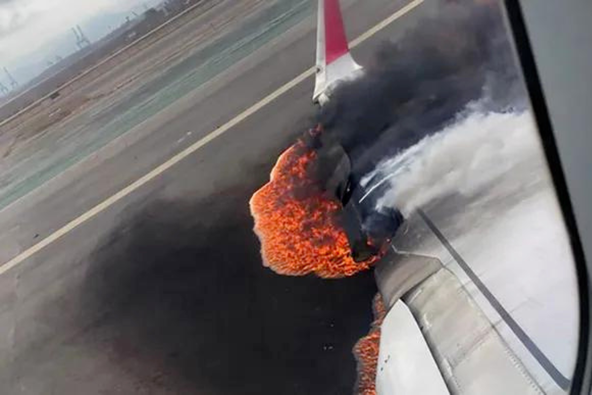 Un avión chocó con una autobomba en pleno despegue en Lima: murieron dos bomberos