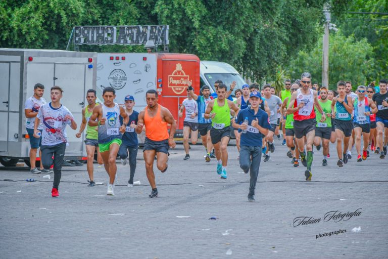 Gran convocatoria en la primera correcaminata organizada por la División de Servicios Sociales de la UR II para promover la donación voluntaria de sangre