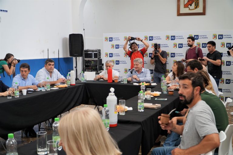 El Consejo Provincial Peronista y los intendentes dejaron en manos del gobernador, Sergio Ziliotto, el desdoblamiento o no de las elecciones 2023