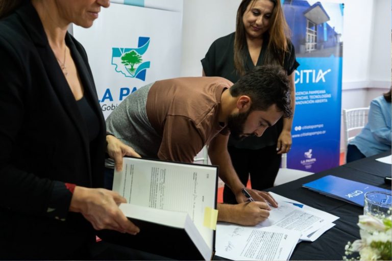 Firmaron los convenios entre el Gobierno y los creadores de los 6 Proyectos que se incubarán en el Polo Tecnológico de General Pico