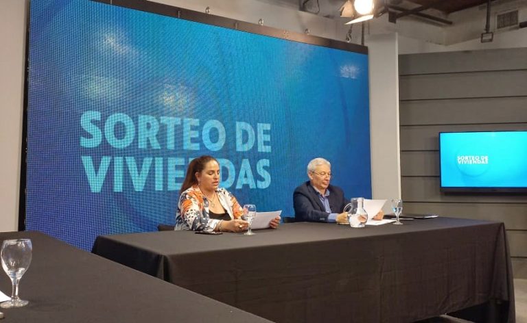 Eduardo Castex: por primera vez se adjudicaron 20 casas del IPAV por sorteo