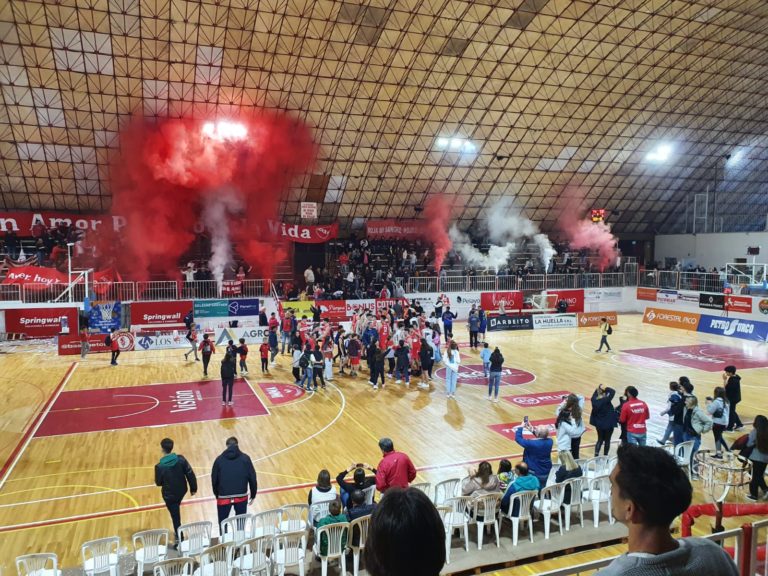 Multan a Sportivo Independiente por uso de bengala en el Gigante de la Avenida:  “La Federación no tiene injerencia en la sanción” aseguró el presidente de la Federación de Básquet, Germán Ordoñez