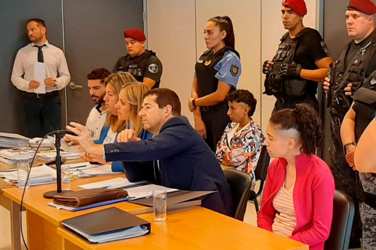Homicidio Lucio Dupuy: se escucharon audios WhatsApp que las acusadas se enviaron y pidieron retirarse de la sala