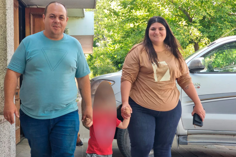“El encuentro fue hermoso, inmediatamente se dio vuelta y dice ¡mamá… papá!”: el emotivo relato de la familia de contención que recuperó al pequeño de 2 años y 9 meses