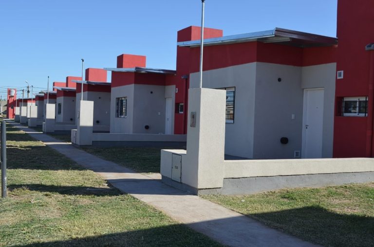 Se adjudicaron 33 casas del IPAV por sorteo en Santa Rosa: mirá quienes son los beneficiarios y cuando serán las próximas fechas