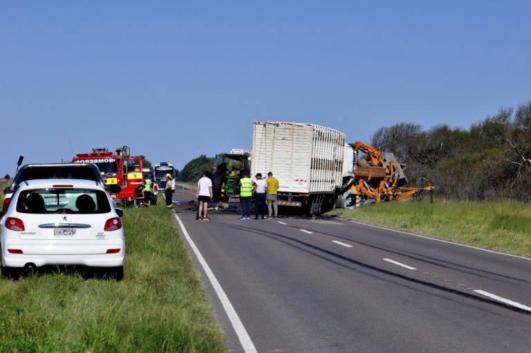 Choque fatal en ruta provincial 4 entre camión y un tractor que llevaba de tiro una sembradora deja una víctima