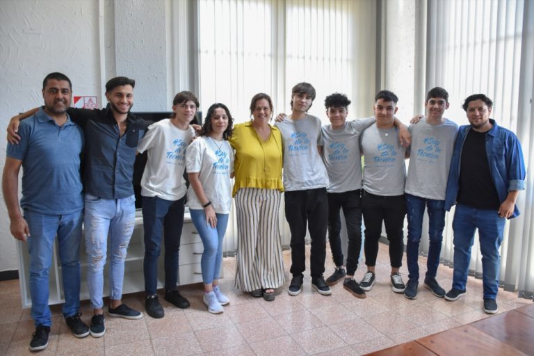 Estudiantes piquenses reconocidos por la intendencia tras ganar la Olimpíada Nacional de la Educación Técnico Profesional