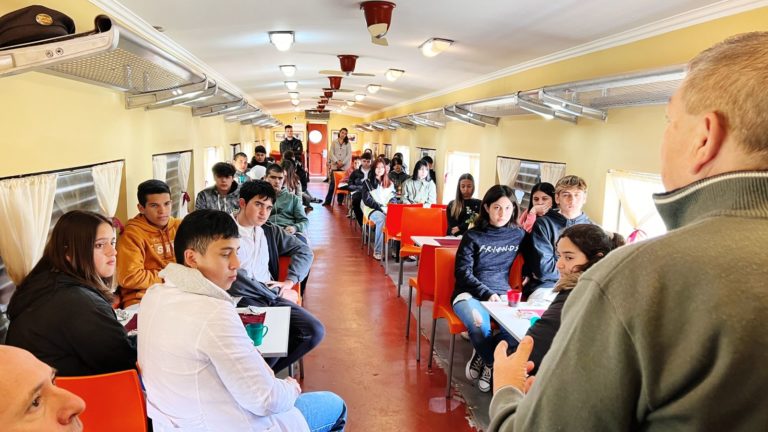 Durante el 2022, más de 10 mil estudiantes participaron de las propuestas de Cabildo XXI