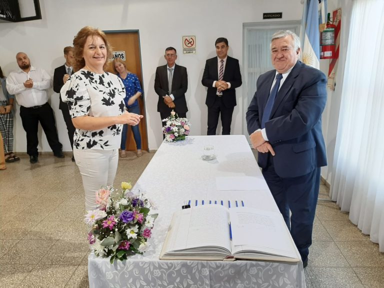 El STJ reconoce a Sara Pérez por 25 años de servicio y asume a Vanesa Yoli como prosecretaria en Victorica