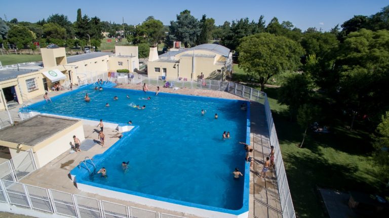 Inauguran la temporada de verano en el Centro de Empleados de Comercio