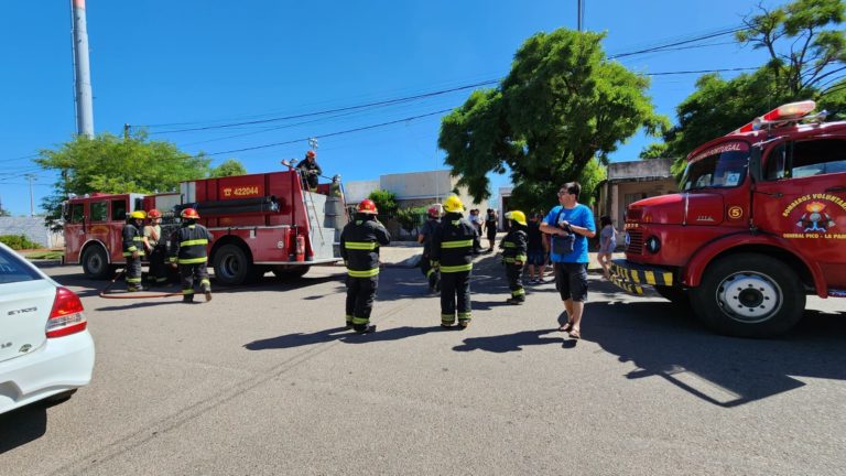 Bomberos sofocó principio de incendio en un galpón de jardín