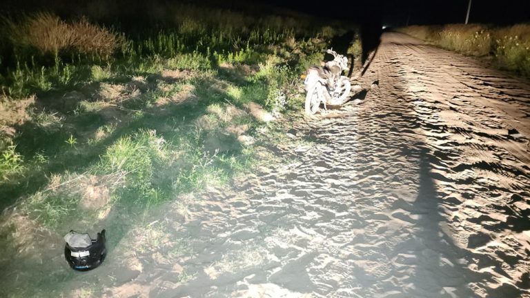 Una persona resultó lesionada tras sufrir una fuerte caída de su moto