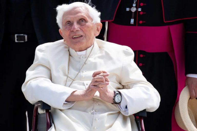 Murió Benedicto XVI, el papa teólogo que revolucionó la tradición vaticana con su renuncia