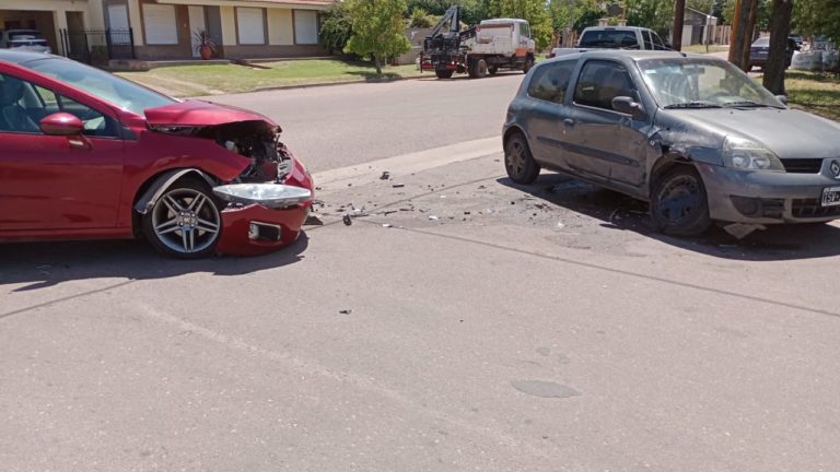 Dos accidentes a la misma hora dejan dos personas hospitalizadas