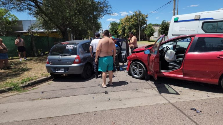 Fuerte choque en barrio Este que dejó un hombre hospitalizado