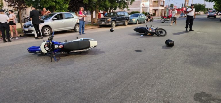 Chocaron 2 motos en el barrio Ranqueles: ninguno de los implicados debió ser trasladado