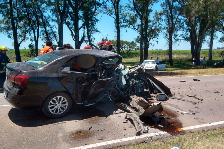Un muerto y dos personas hospitalizadas en un choque frontal sobre Ruta 4 a 14 kilómetros de General Pico