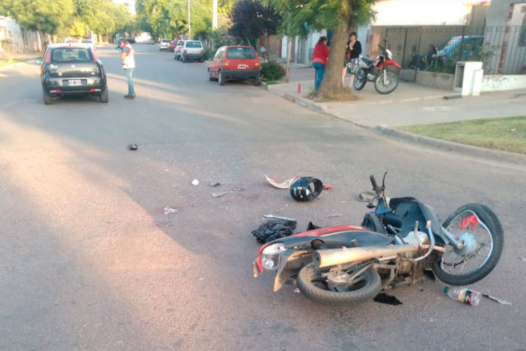 Motociclista sufre pérdida de piezas dentales tras colisión con automóvil en 107 y 34