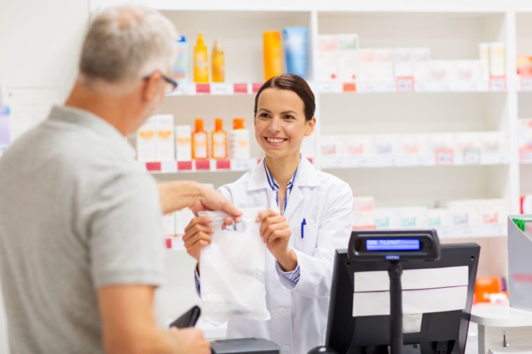 Entidades farmacéuticas se expresaron en contra del DNU y afirmaron que pone en riesgo la salud y la profesión