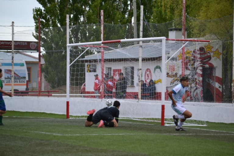 Juegos EPADE: en el primer día, el atletismo le dio 4 medallas a La Pampa y hubo victorias en fútbol y vóley