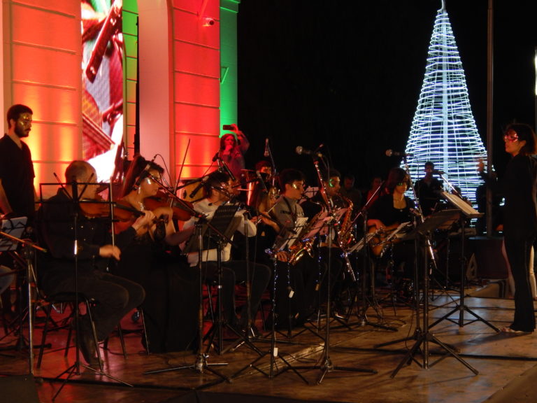El ensamble de vientos y el Conservatorio Fracassi realizaron un gran show sobre la Navidad