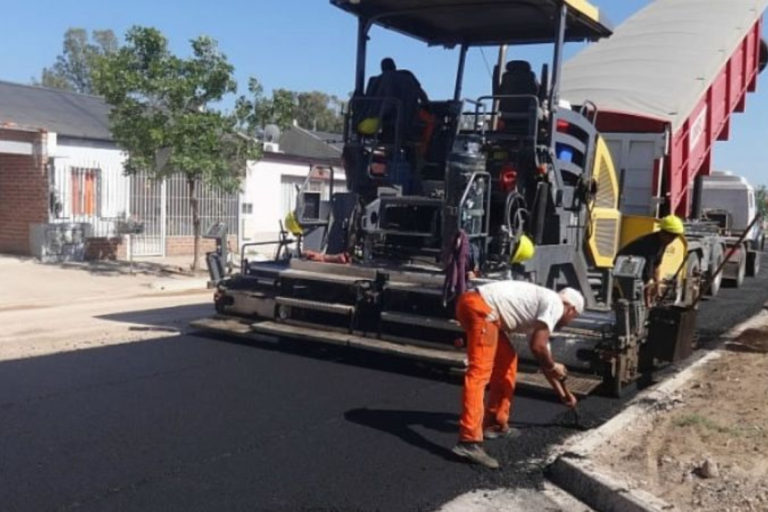 Continúan las obras de repavimentación en diferentes tramos de la Avenida San Martín en el sector quintas
