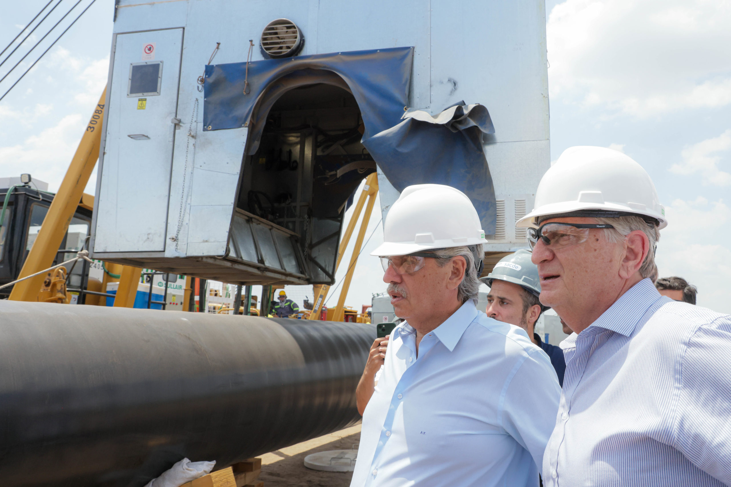 El presidente recorrió las obras del Gasoducto Presidente Néstor Kirchner