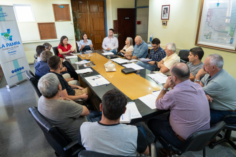 Empresas presentan propuestas de inversión para radicación en ex planta Calzar en reunión con el Ministerio de la Producción