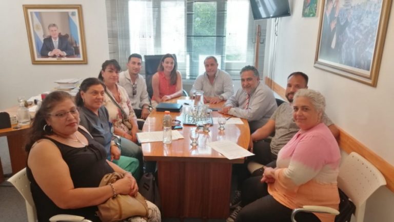 Acuerdo Gobierno-Gremios para priorizar pase a planta de profesionales en salud