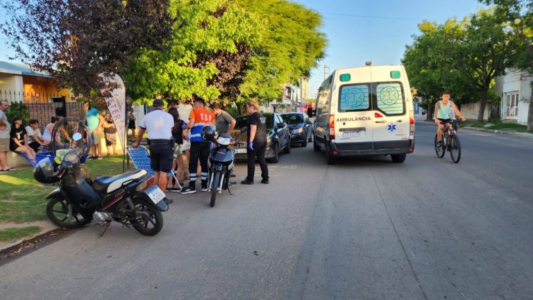 Tercer accidente de la tarde: por evitar la colisión cayó de la moto