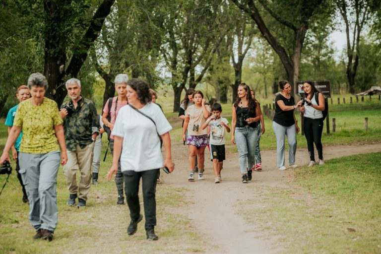 Exitoso avistaje de aves navegando por la laguna: un domingo a pura naturaleza