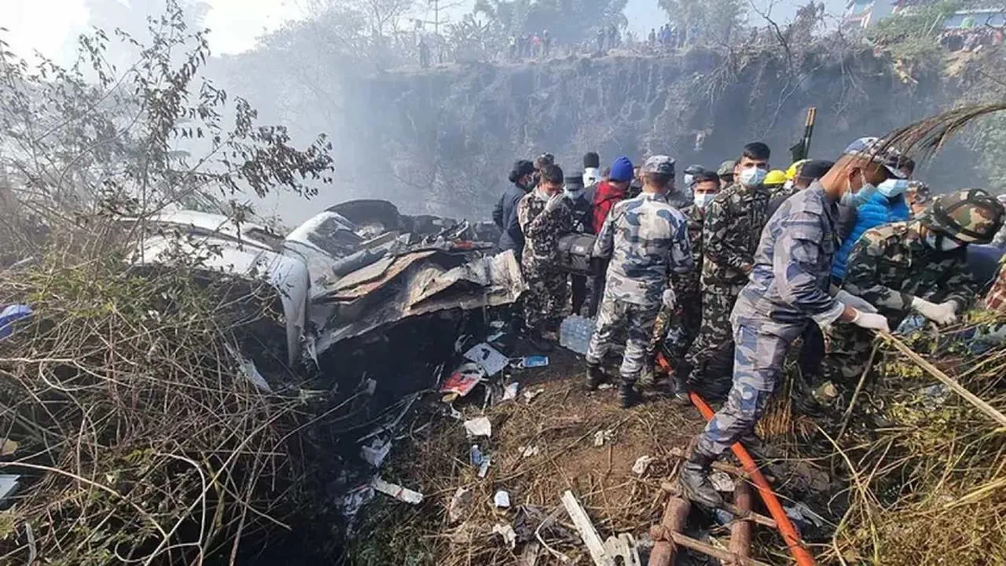 El impactante video que grabó un pasajero en el momento en el que se cae el avión en Nepal, donde también falleció una argentina