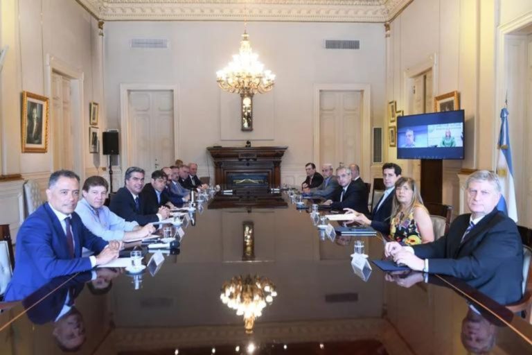 Ziliotto y otros 10 gobernadores respaldaron al presidente y firmaron el pedido de juicio político contra la Corte Suprema
