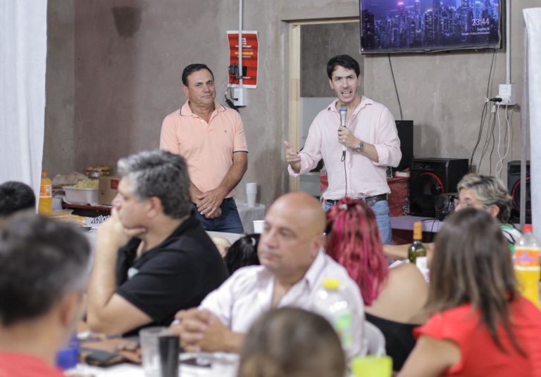 Martín Berhongaray sigue recibiendo apoyo de intendentes radicales