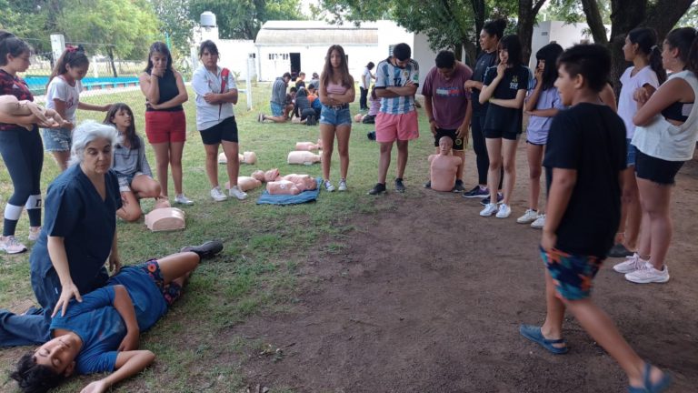Jóvenes del programa “Pico Adolescente” fueron capacitados en RCP, Tabaquismo y Control de Emociones