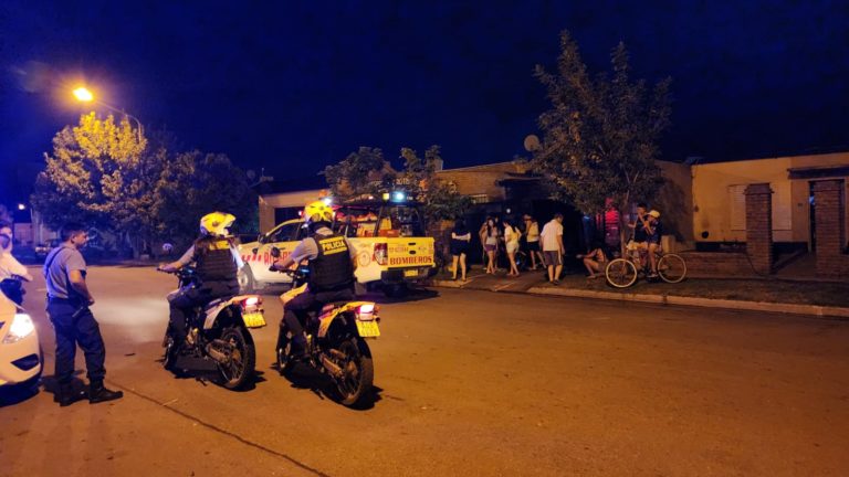 Principio de incendio de una vivienda en calle 407 y 438