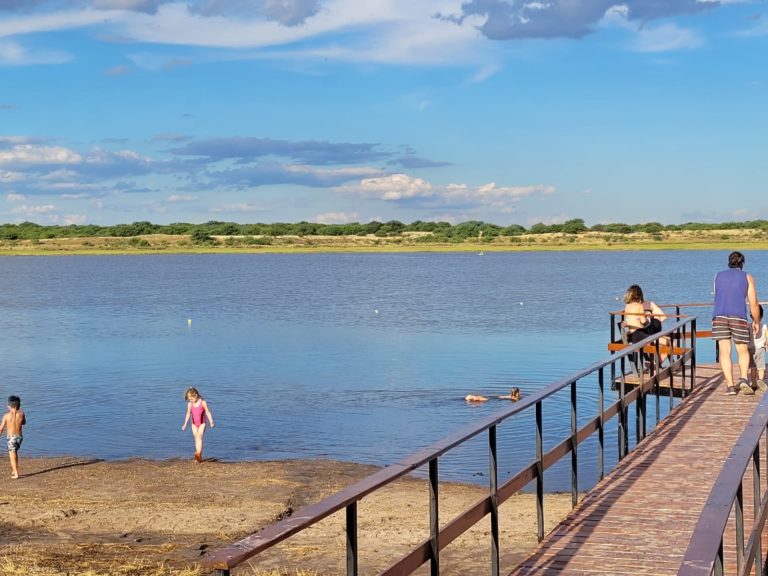 Balneario Playa Blanca en General San Martín: un hermoso espejo de agua en La Pampa