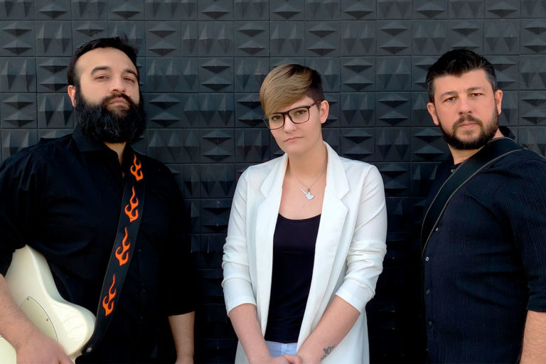 Atípica Pampa Folclore Urbano presenta su videoclip “Normalidad Artificial” para concientizar sobre la salud mental