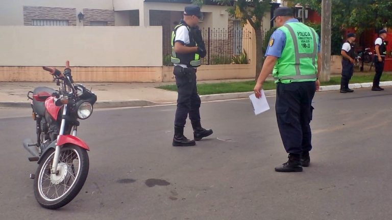 Choque moto – auto: Dos personas fueron hospitalizadas