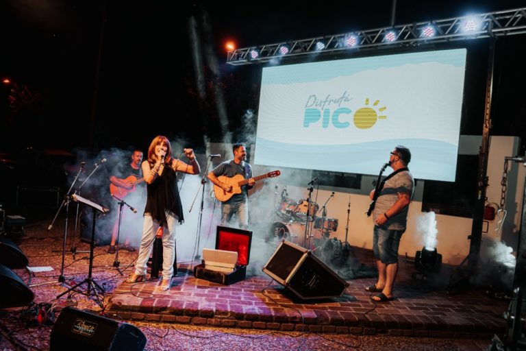 Alicia Robledo, la cantante de folclore que lleva 18 años en el escenario