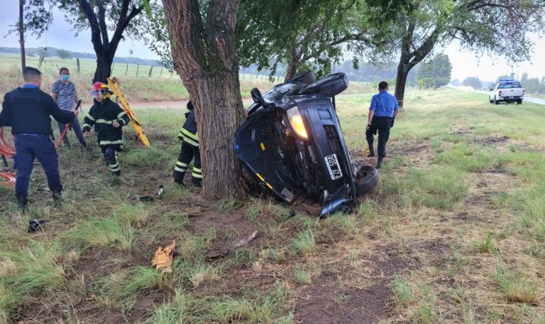 Tragedia en la ruta 10: conductor fallece en grave accidente y otra persona quedó gravemente herida