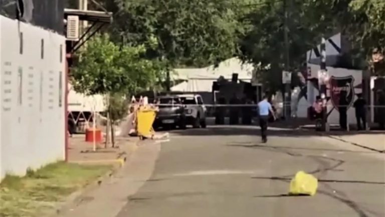 Asesinaron a un adolescente en una pelea al salir de un boliche en Jesús María: hay 20 detenidos