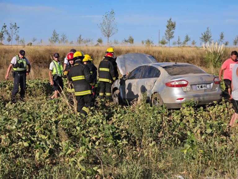 Despiste y vuelco en ruta provincial 101 a unos 9 km de General Pico