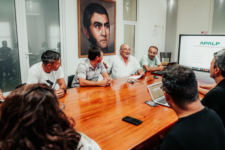 Intendenta Alonso se reúne con directivos de la Asociación de Profesionales Agropecuarios de La Pampa para debatir sobre el futuro de las tierras bajo resguardo ambiental