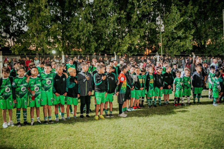 “Los clubes, junto con la casa y la escuela son pilares de la educación”, afirmó el presidente de Ferro en la inauguración del “Cebollitas 2000”